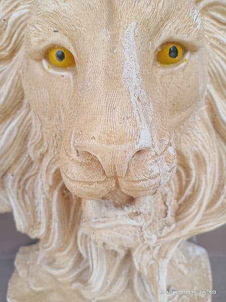 Lion Face Sculpture 3