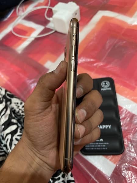 I phone 11 pro 256gb Available ! With complete Box  ! PTA Approved 3
