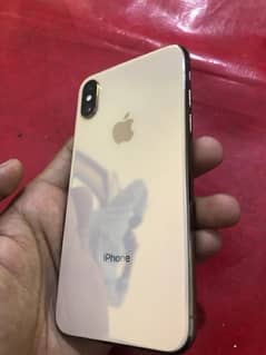 i phone xs gold colour 10by10  78%battery 4 month sim working