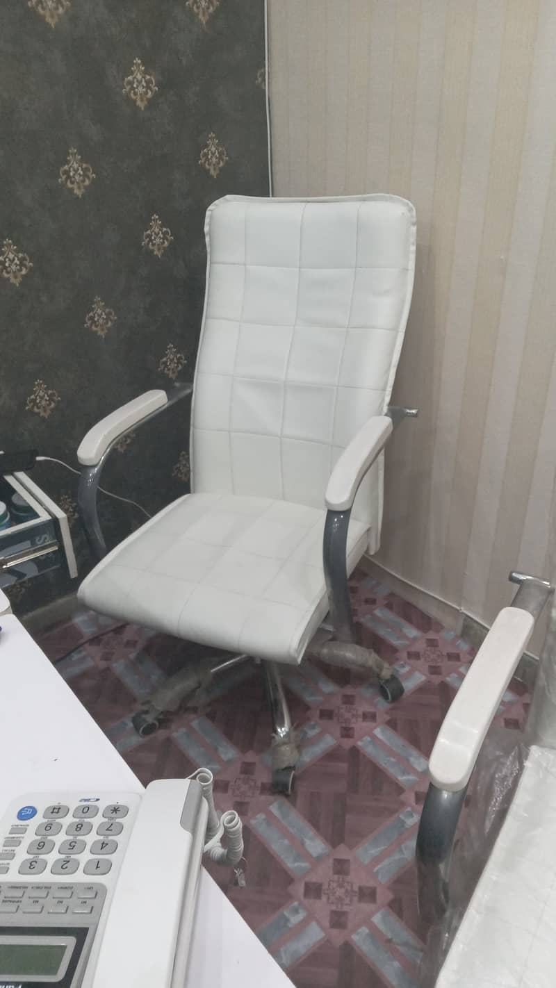 Office chairs and table for sale 1