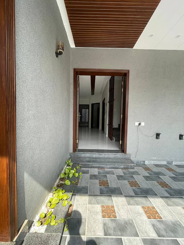 10 MARLA HOUSE AVAILABLE FOR SALE IN JUBILEE TOWN 30