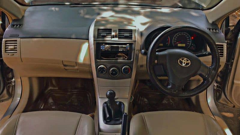 Toyota Corolla GLi 1.3 VVTi Model 2013 For Sell 3