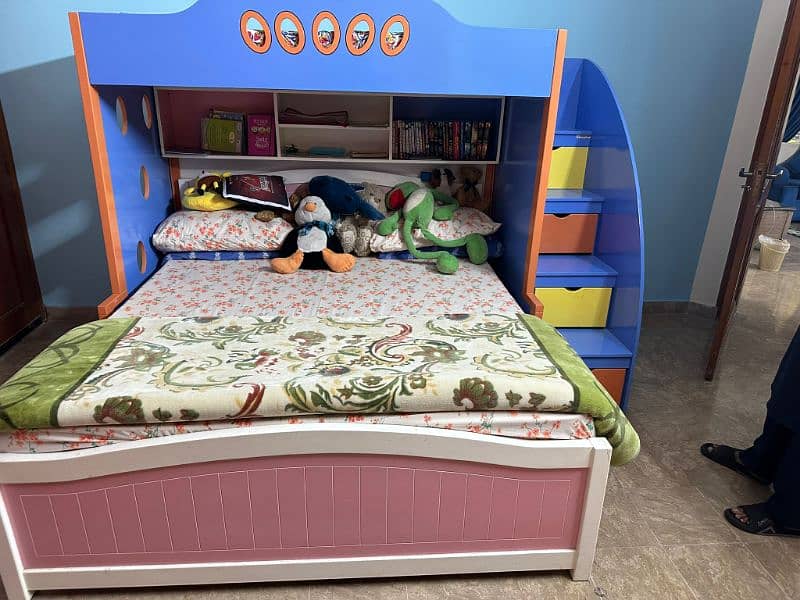 Bed set with one Double and one single bunkbed 2