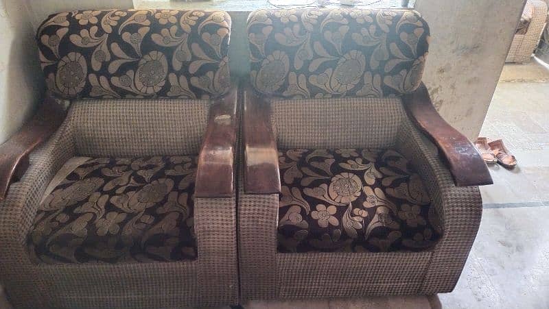 sofa set combed urgent sale 03032763719 2