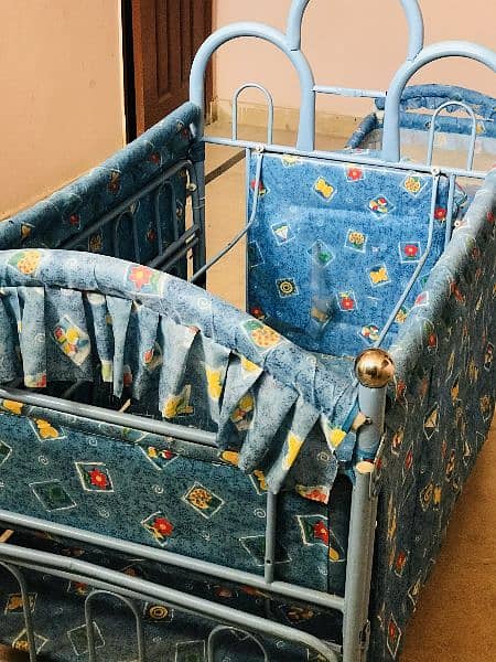 Baby cot in brand new condition 3