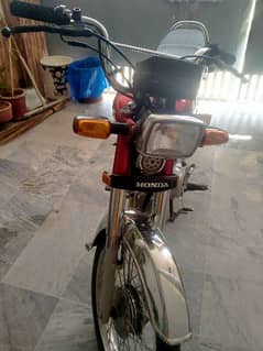 CD 70 motorcycle