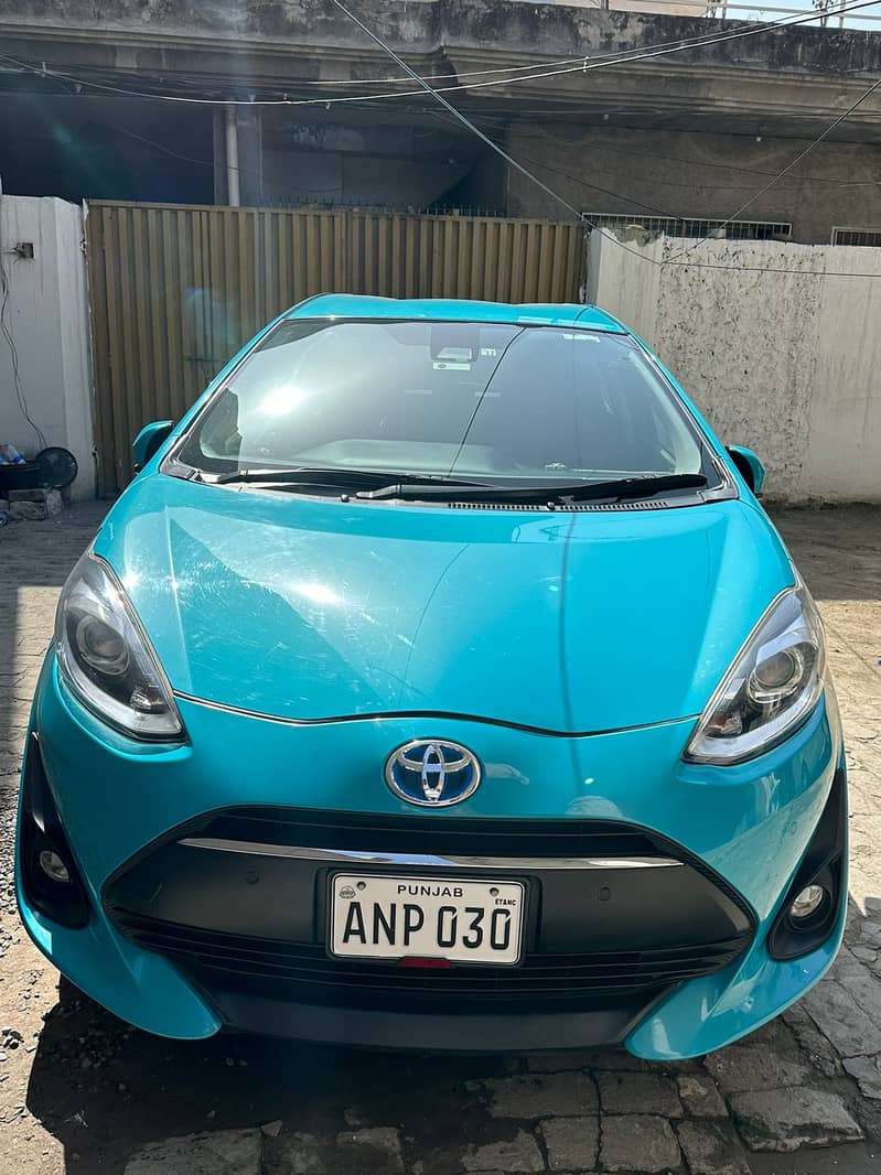 Toyota Aqua hybrid 2018 0