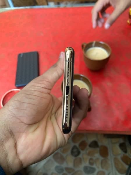 Iphone XS Max 256 GB Non PTA Scratchless 2