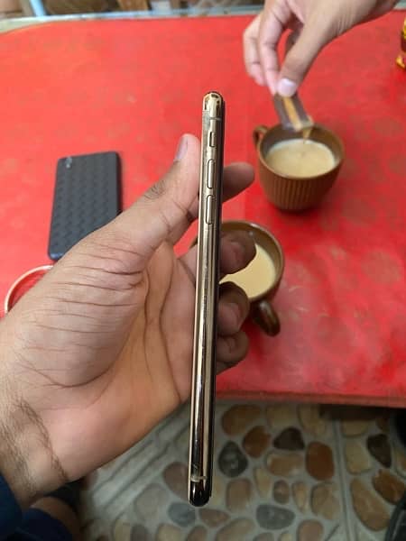 Iphone XS Max 256 GB Non PTA Scratchless 4