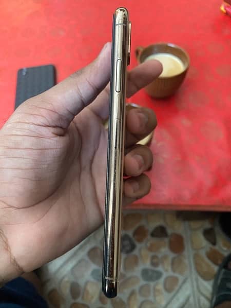 Iphone XS Max 256 GB Non PTA Scratchless 5