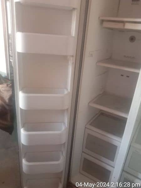 Samsung double door refrigerator condition is new 4