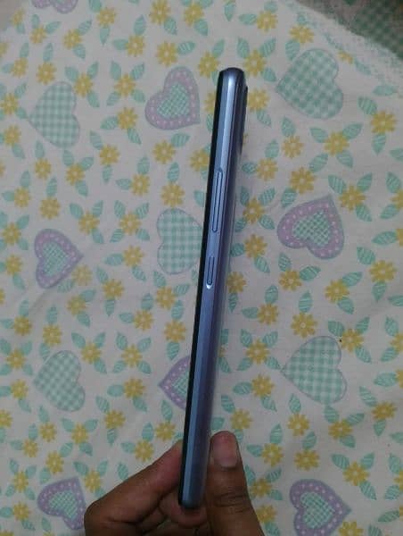 Realme C25s /4/128.1 hand use. no issues no scratou 4