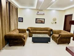 Two beds Luxury appartment on daily basis for rent in bahria town Lhr