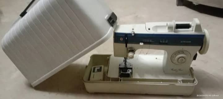 Singer Sewing machine 0