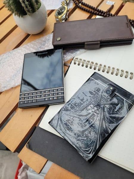 BlackBerry passport in lush condition (Pta official approved) 4