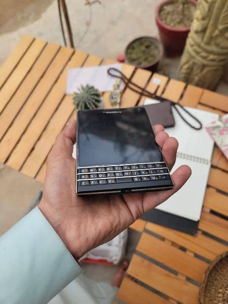 BlackBerry passport in lush condition (Pta official approved) 5