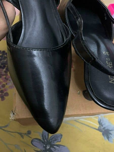 Black small heels 0