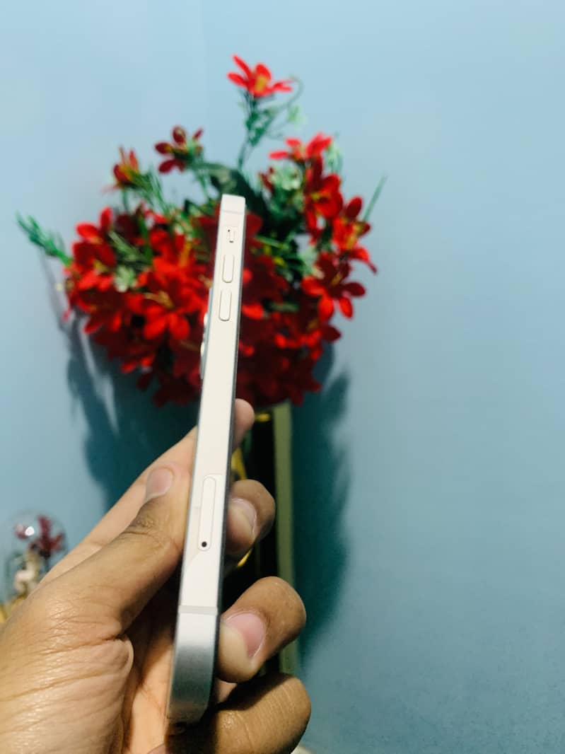 Iphone  12 White color 128 GB factory unlock 2