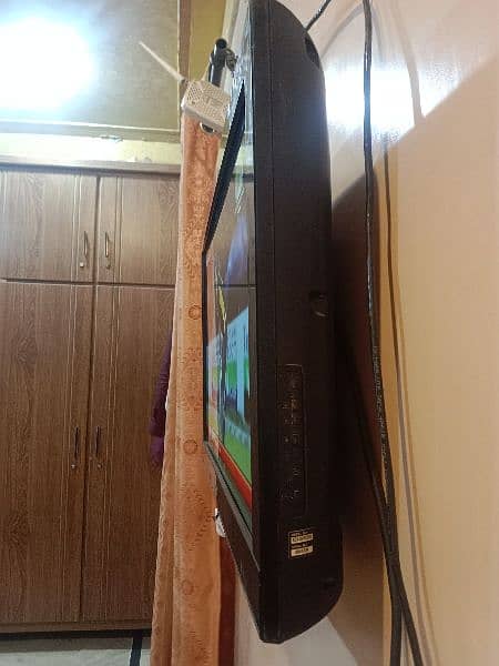 sony lcd/32 inches/ condition 10/10 1