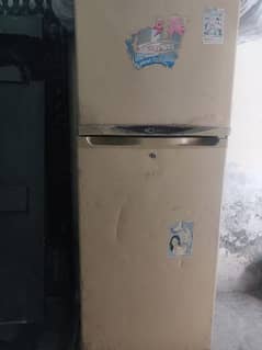fridge 2 door for sale good condition only gas filling ready to use
