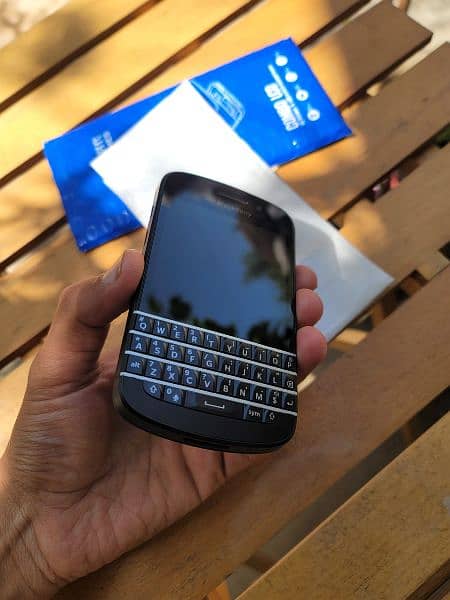 BlackBerry Q10 in lush condition (pta official approved ) 3