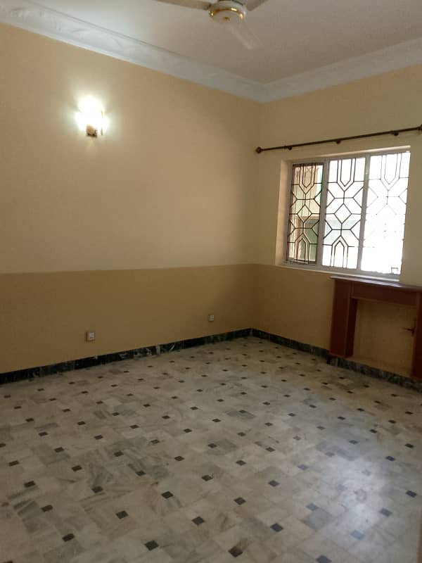 3050 upper portion availabale for rent prime location sector G 11 3
