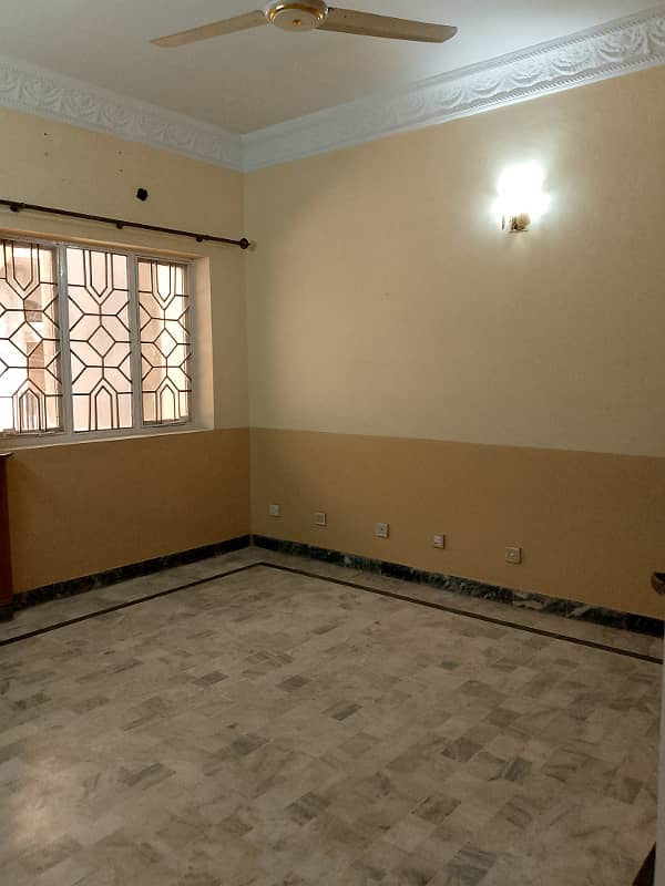 3050 upper portion availabale for rent prime location sector G 11 5