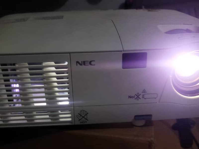 NEC NP-215 DLP Projecters 0