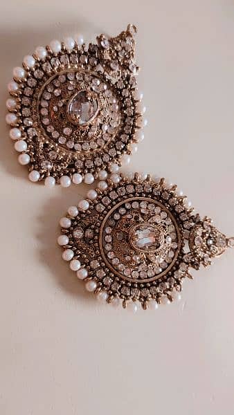 traditional kundan earnings  copper and whiye colors 1