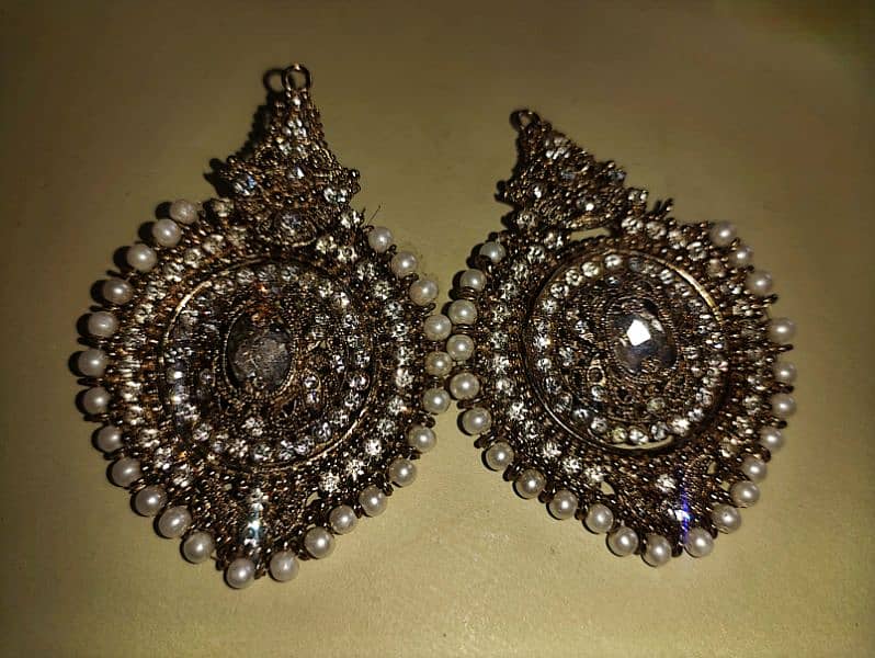 traditional kundan earnings  copper and whiye colors 3