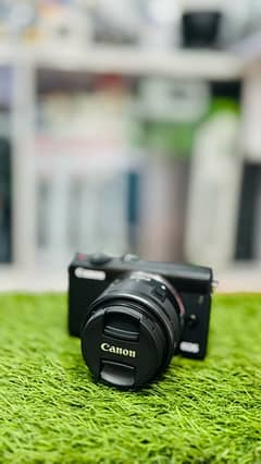 canon M100 mirrorless camera