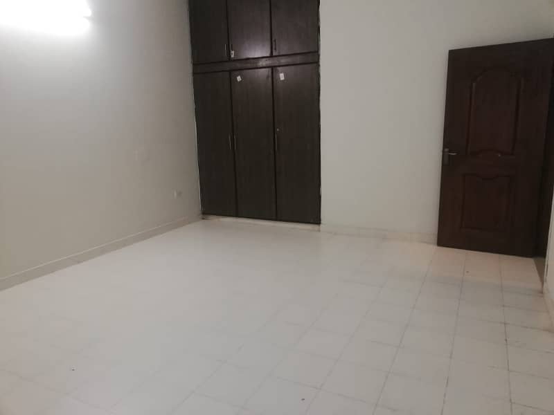 Askari 11, Sector B, 10 Marla, 4 Bed Luxury House For Rent. 20