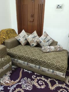7 Seater with Deewan (Like New)