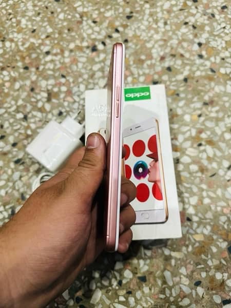 Oppo A57 4/64 With Box Charger 2