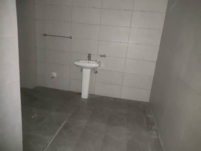 3000 sq. fit area upper portion available for rent in Guldberg Lahore 3