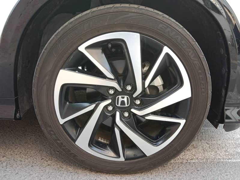 Honda Vezel Hybrid RS Sensing Model 2019 19