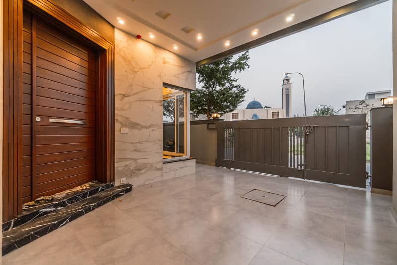 5 Marla Modern Design Most Stunning House is Up for Rent in DHA 4