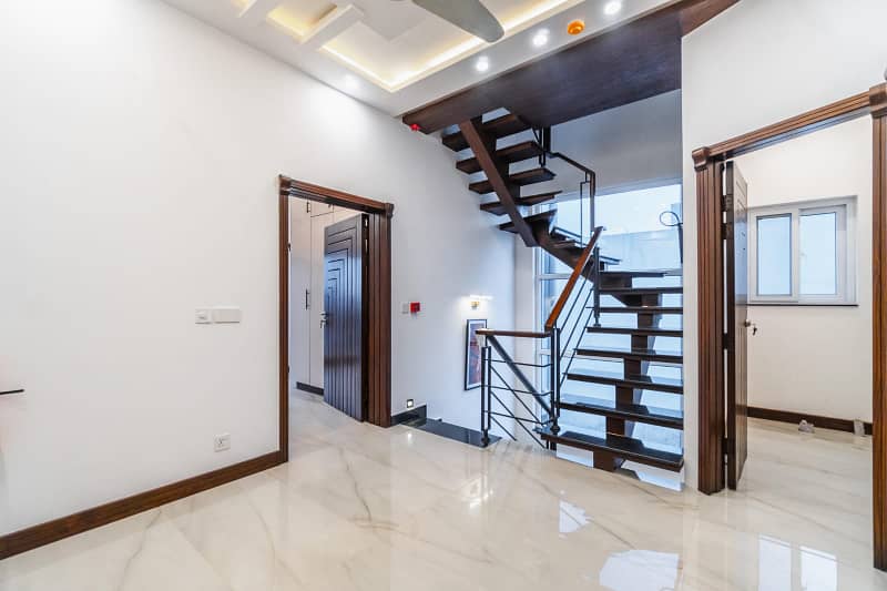 5 Marla Modern Design Most Stunning House is Up for Rent in DHA 21