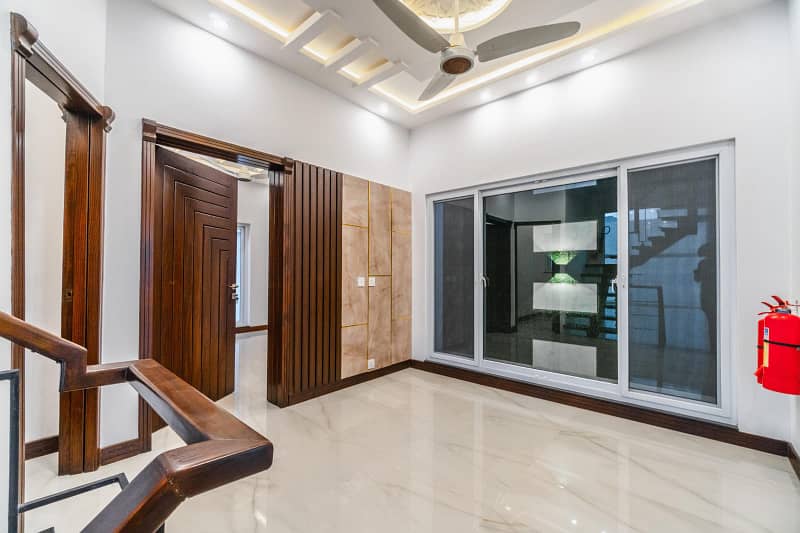 5 Marla Modern Design Most Stunning House is Up for Rent in DHA 22