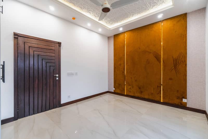 5 Marla Modern Design Most Stunning House is Up for Rent in DHA 35