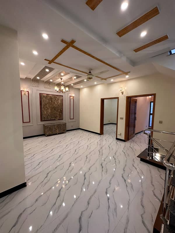 Brand New 5 Marla Luxurious Tiled Flooring Houses Available For Sale 11
