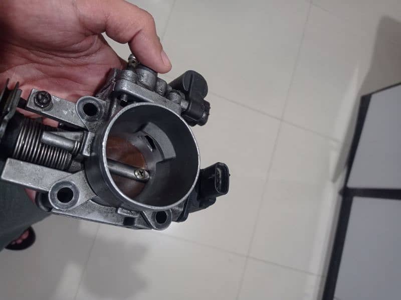 Suzuki cultus efi original throttle body 4