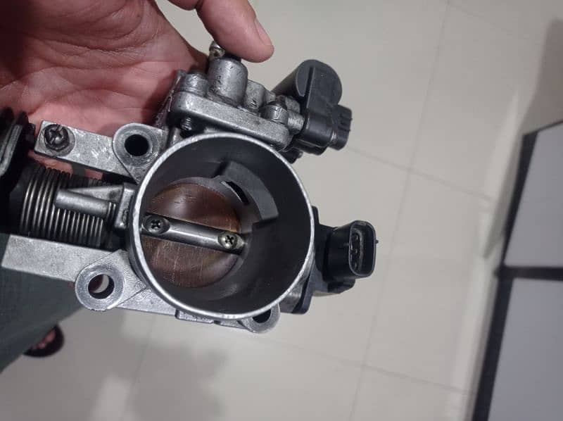 Suzuki cultus efi original throttle body 5