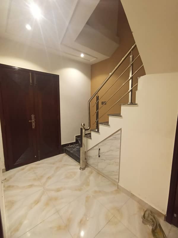 BRAND NEW 05 MARLA HOUSE FOR SALE AT EYE CATCHING LOCATION OF JOHAR TOWN 8