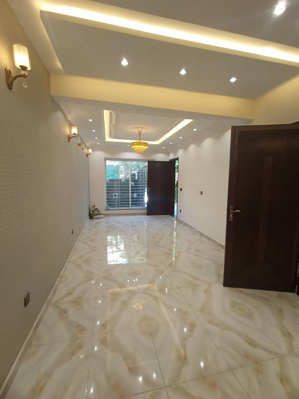 BRAND NEW 05 MARLA HOUSE FOR SALE AT EYE CATCHING LOCATION OF JOHAR TOWN 9