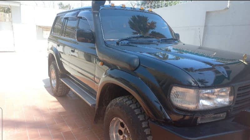 Land Cruiser 1997 model in a out class condition 2