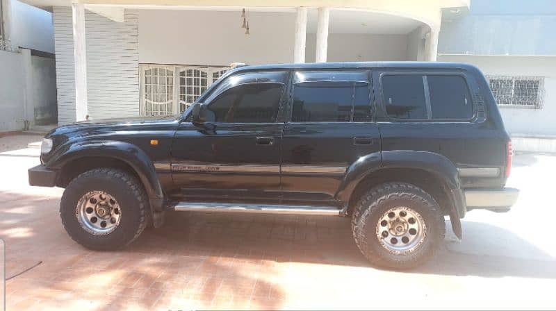 Land Cruiser 1997 model in a out class condition 4
