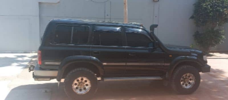 Land Cruiser 1997 model in a out class condition 9