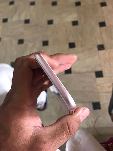 iphone 7 PTA Approved 32 GB Gold 2