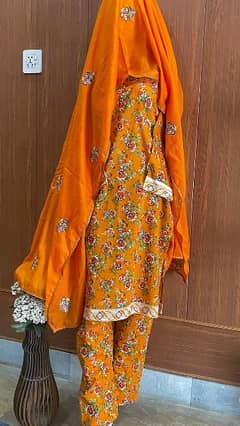 lawn printed 3 pieces stitched suit